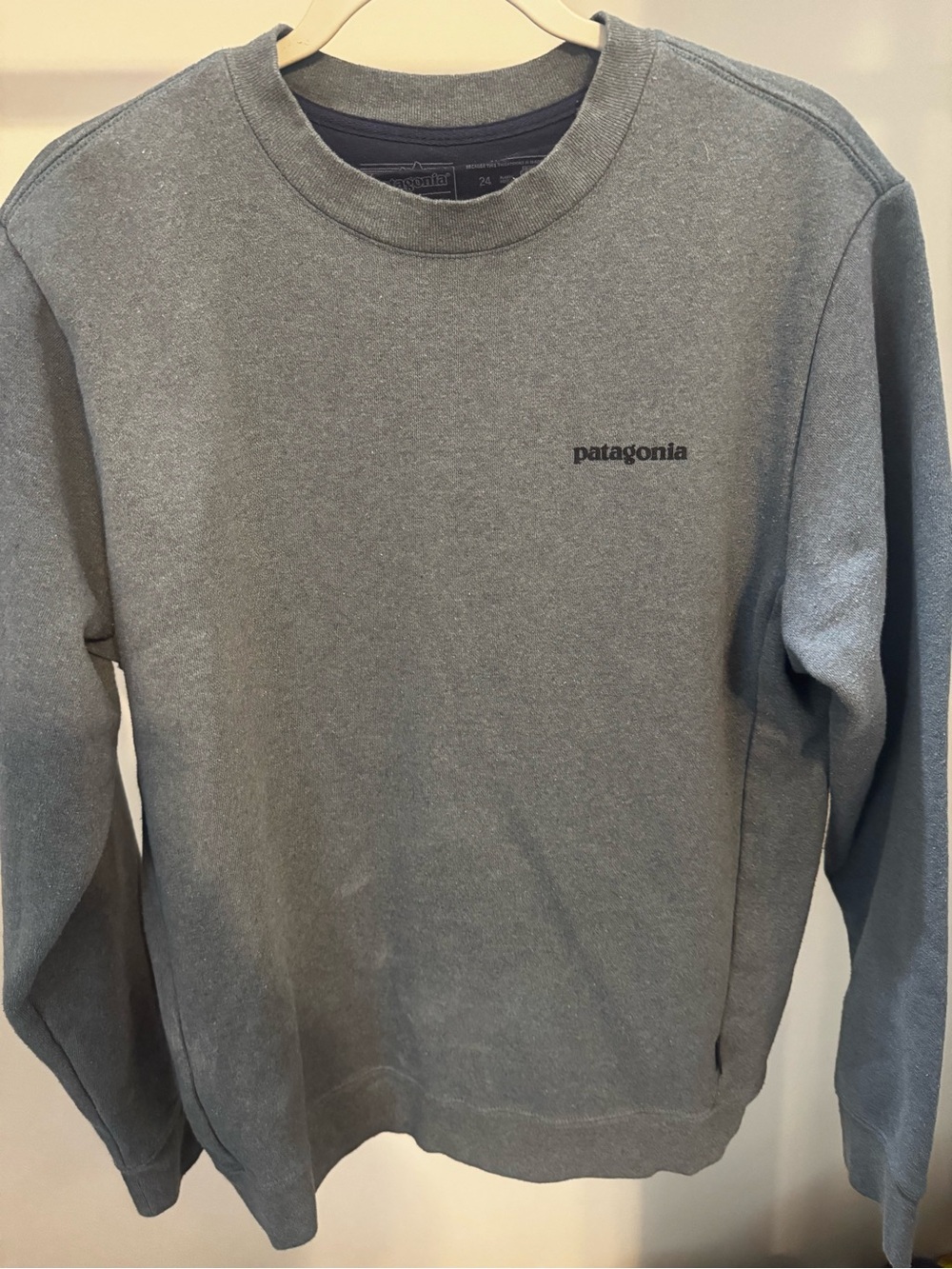 Patagonia Men's P6 uprisel Sweater in heather green/grey